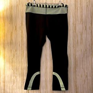 Lululemon Leggings. Size 8. Black/green.
